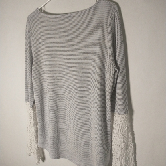 Hannah striped top with crochet sleeves size large - Picture 7 of 7